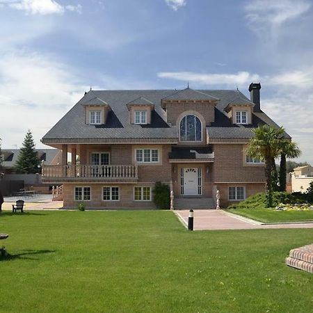 Los Olivos Nava de la Asuncion Exterior photo